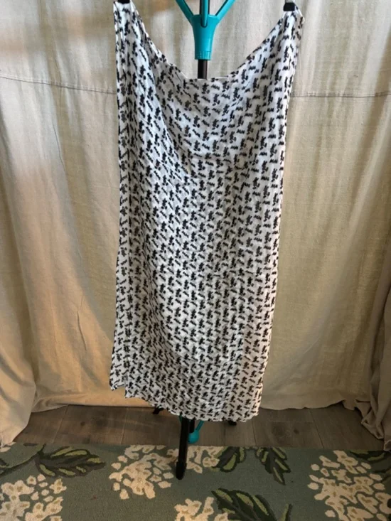 Disney Lightweight Mickey Mouse Wrap- White & Black - Picture 5 of 5